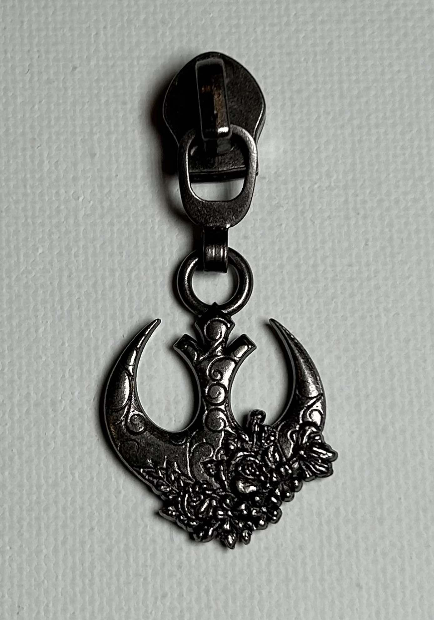 *RETAIL* Floral R Symbol Zipper Pull