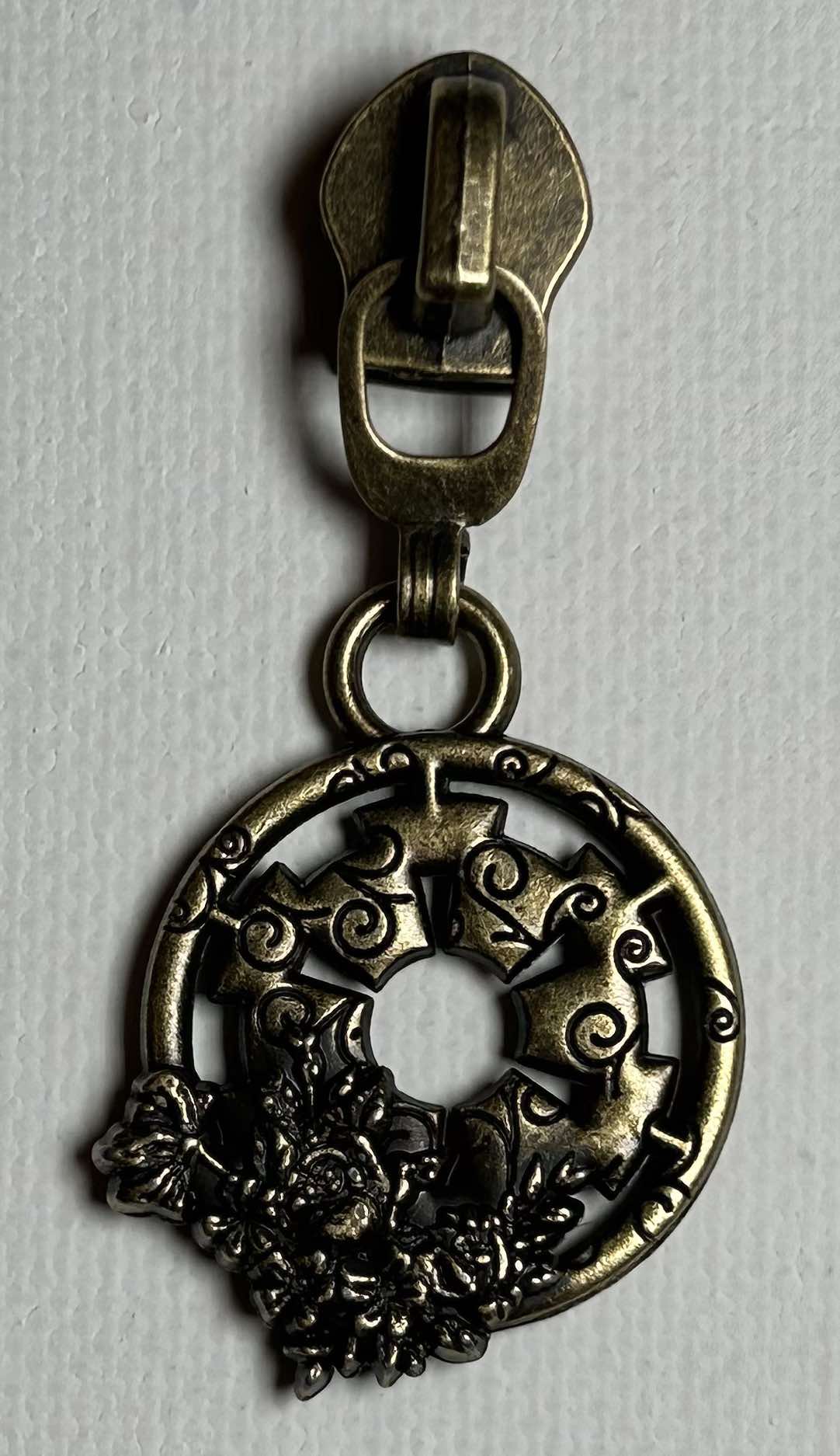 *RETAIL* Floral E Symbol Zipper Pulls