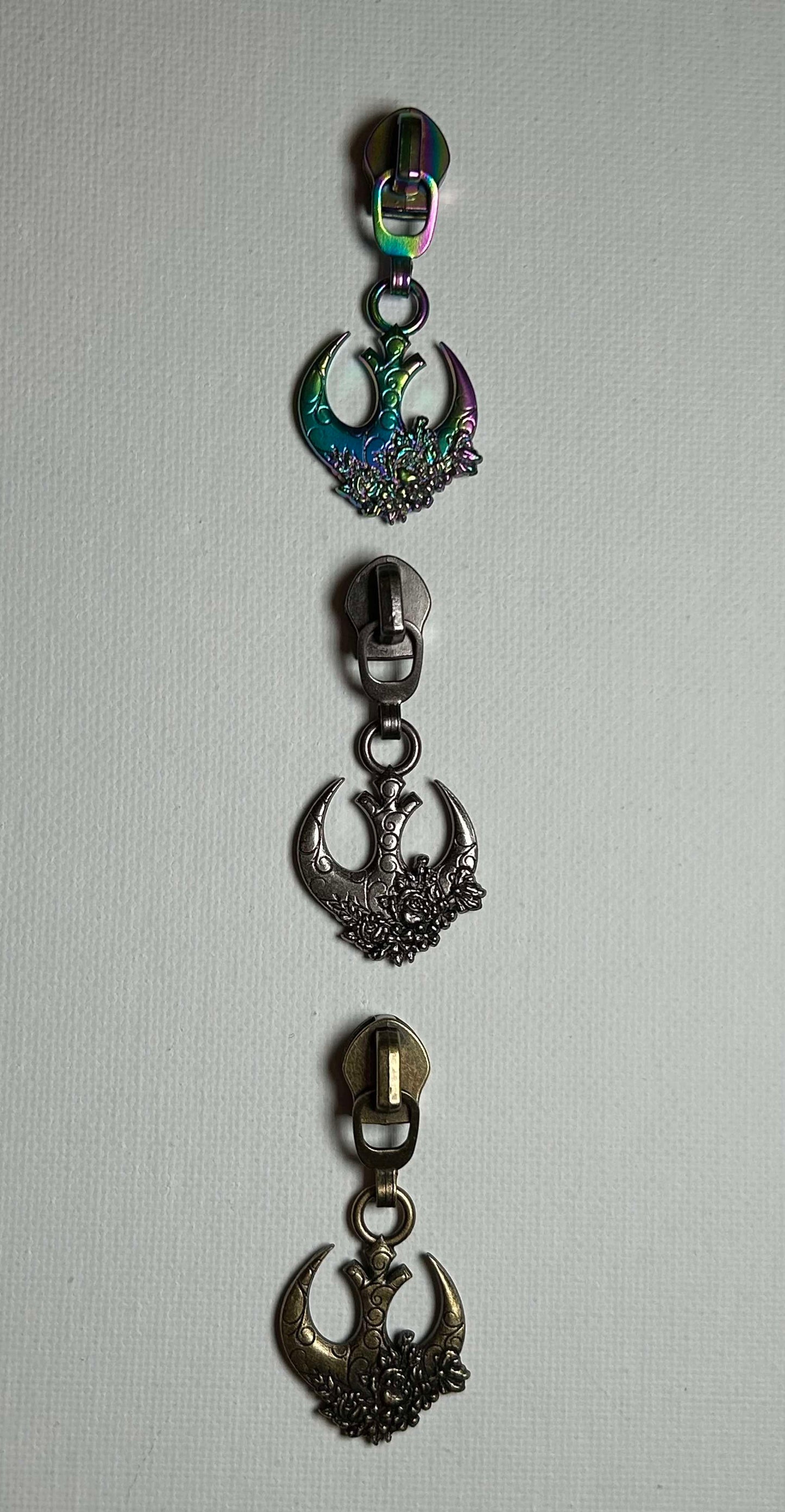 *RETAIL* Floral R Symbol Zipper Pull