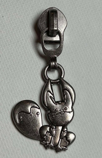 *RETAIL* LKitty Zipper Pull