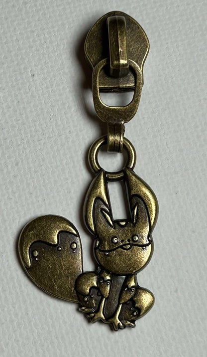 *RETAIL* LKitty Zipper Pull