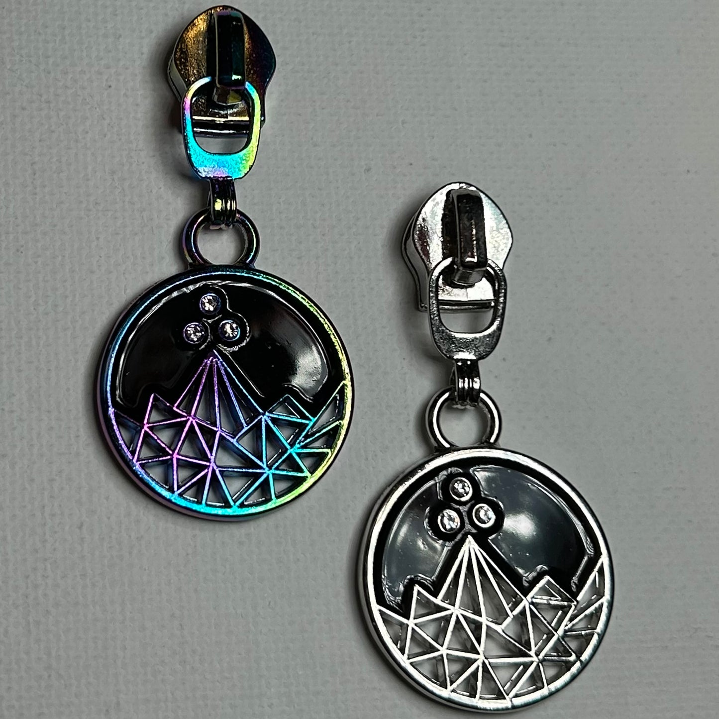 *RETAIL* ACOTAR Zipper Pull (Officially Licensed)